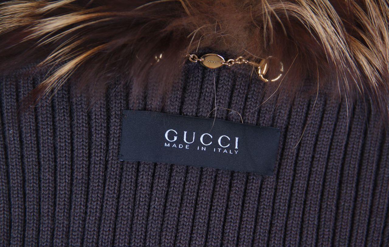 Gilet di pelliccia marrone
Marchio: Gucci;
Colore: marrone;
descrizione:
taglia 44 it
Pelliccia di volpe
Buone condizioni. Vedi l'ultima foto
pelliccia di volpe