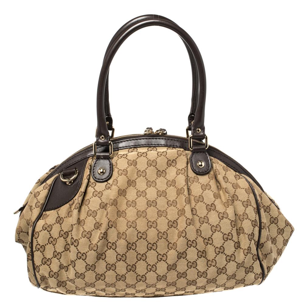 The Sukey is one of the best-selling designs from Gucci and we believe you deserve to have one too. Crafted from leather and GG canvas and equipped with a spacious fabric interior, this bag is ideal for you and will work perfectly with any outfit.