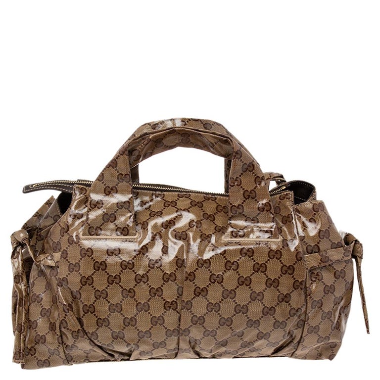 This Gucci Hysteria bag is built for everyday use. Crafted in Italy, it is made from coated canvas and comes in a gorgeous brown hue. It has ties on the sides and dual handles for you to parade it. The interior is roomy and is secured with a zip
