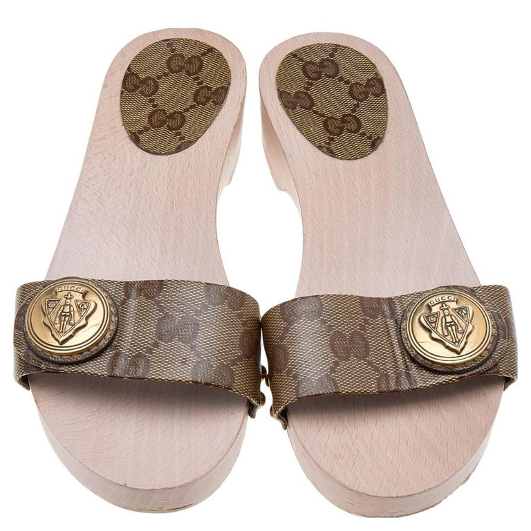 Gucci Brown GG Crystal Canvas Hysteria Wooden Slide Sandals Size 36 For  Sale at 1stDibs