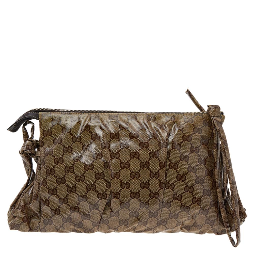 This Gucci clutch is built to suit your stylish ensembles. Crafted from GG Crystal coated canvas, it has a brown shade and a zipper that secures a fabric interior. The clutch is complete with the signature Hysteria emblem on the front.

Includes: