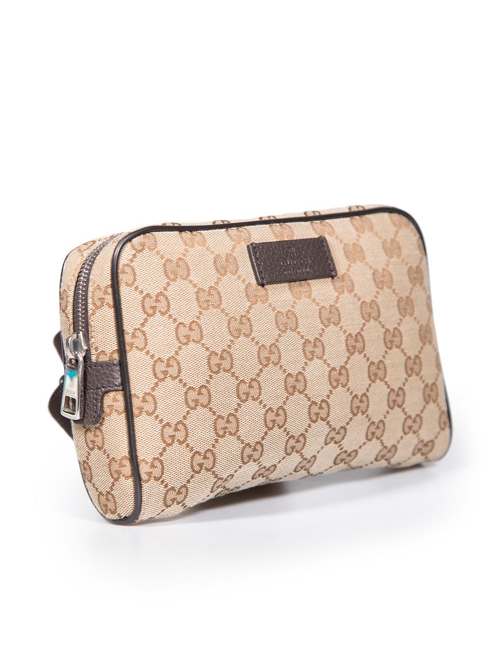 CONDITION is Very good. Minimal wear to bag is evident. Minimal wear to the clip fastening with light scratches to the metal hardware and slight wearing to the rear base corners on this used Gucci designer resale item. This item comes with original