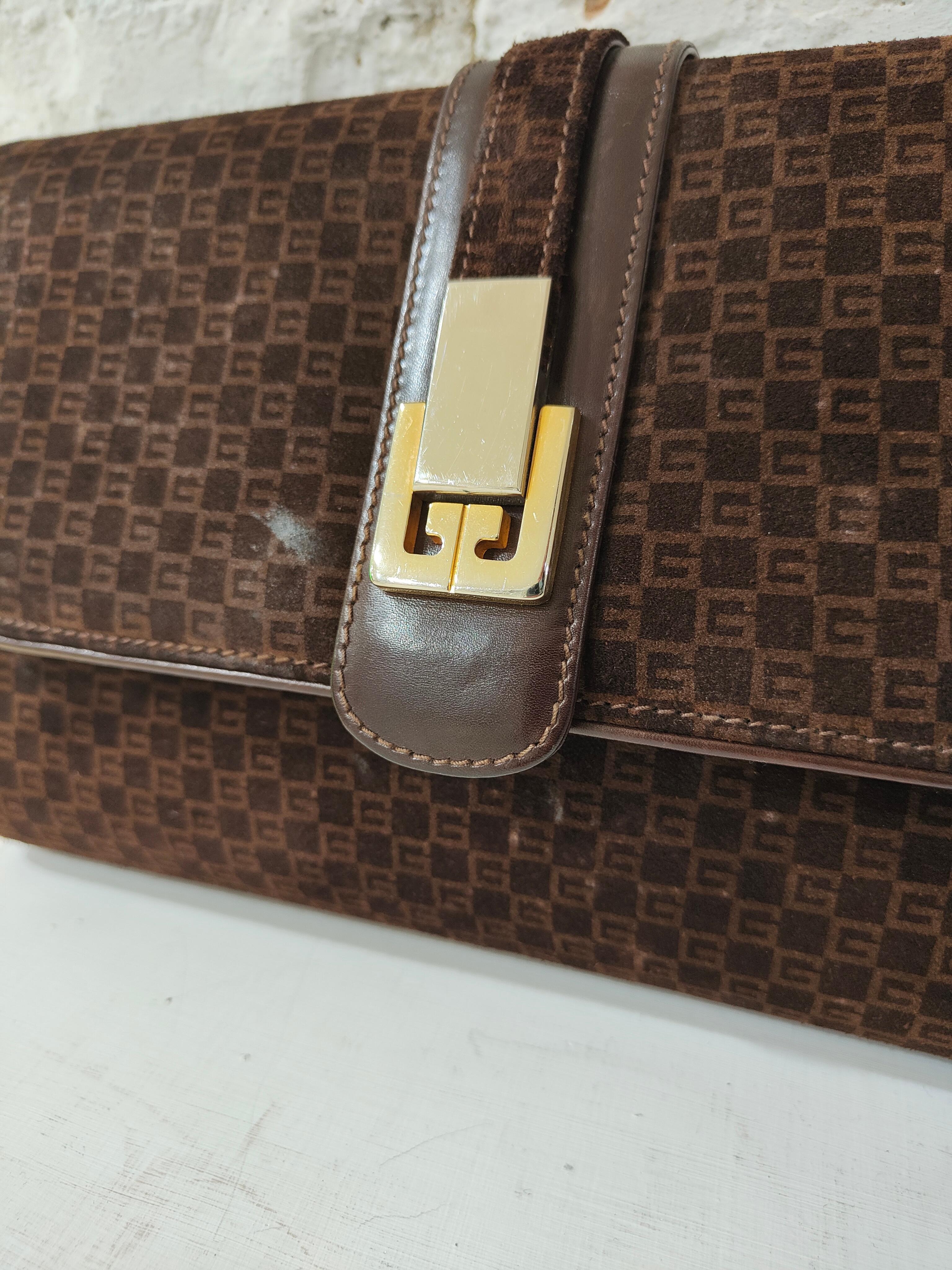 Women's or Men's Gucci brown GG suede pochette clutch For Sale