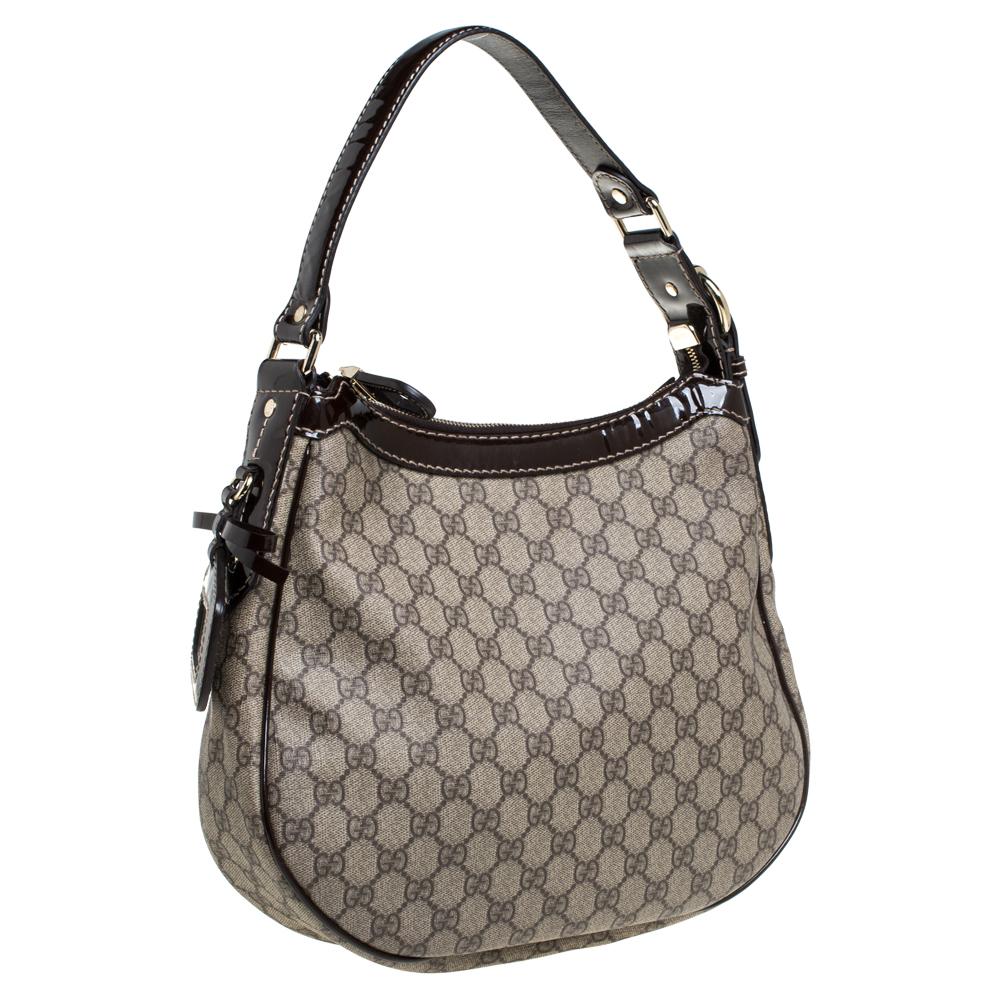 Gucci GG Supreme Hobo aus braunem Segeltuch und Lackleder im Zustand „Gut“ in Dubai, Al Qouz 2