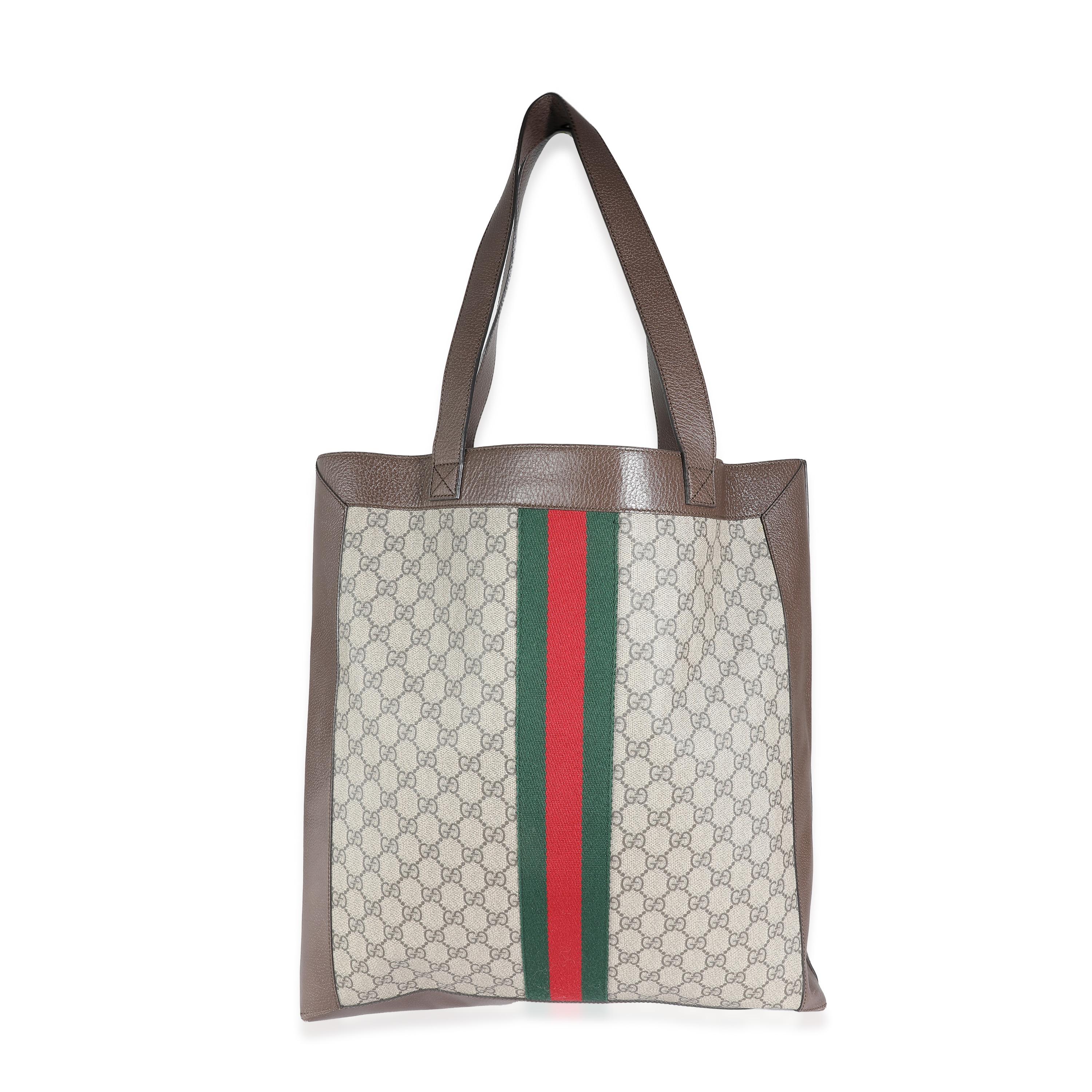 Titolo dell'elenco: Gucci Marrone GG Supreme Canvas Web Ophidia Vertical Shopping Tote
SKU: 139194
Condizioni: Usato 
Descrizione delle condizioni: Al suo debutto per la Cruise '18, la linea Ophidia di Gucci prende il nome dalle origini greche.