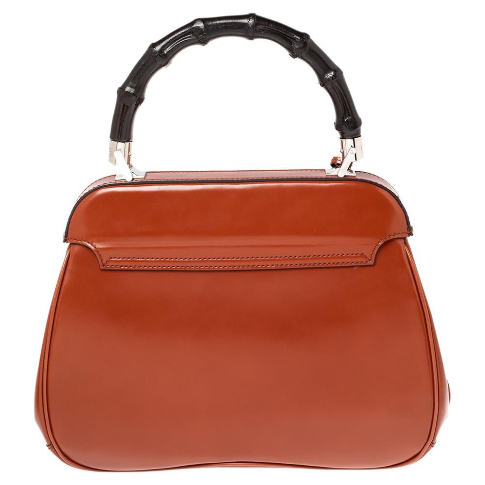 Handbags as fabulous as this one are hard to come by. Crafted from glossy leather, this stunning Lady Lock features a silver-tone lock and a key holder. The spacious interior houses pocket to safely hold your necessities. The brown bag is held by a