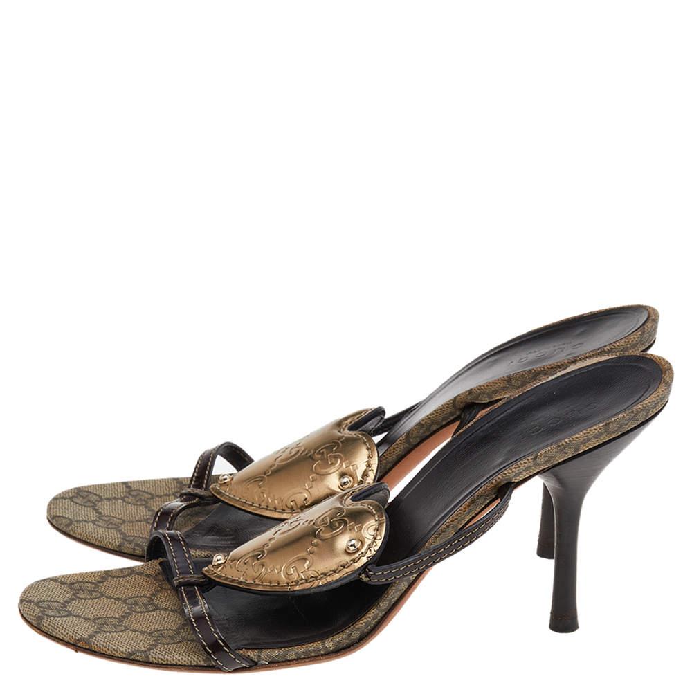 Gucci Brown/Gold GG Leather Crest Slide Sandals Size 39 In Good Condition In Dubai, Al Qouz 2