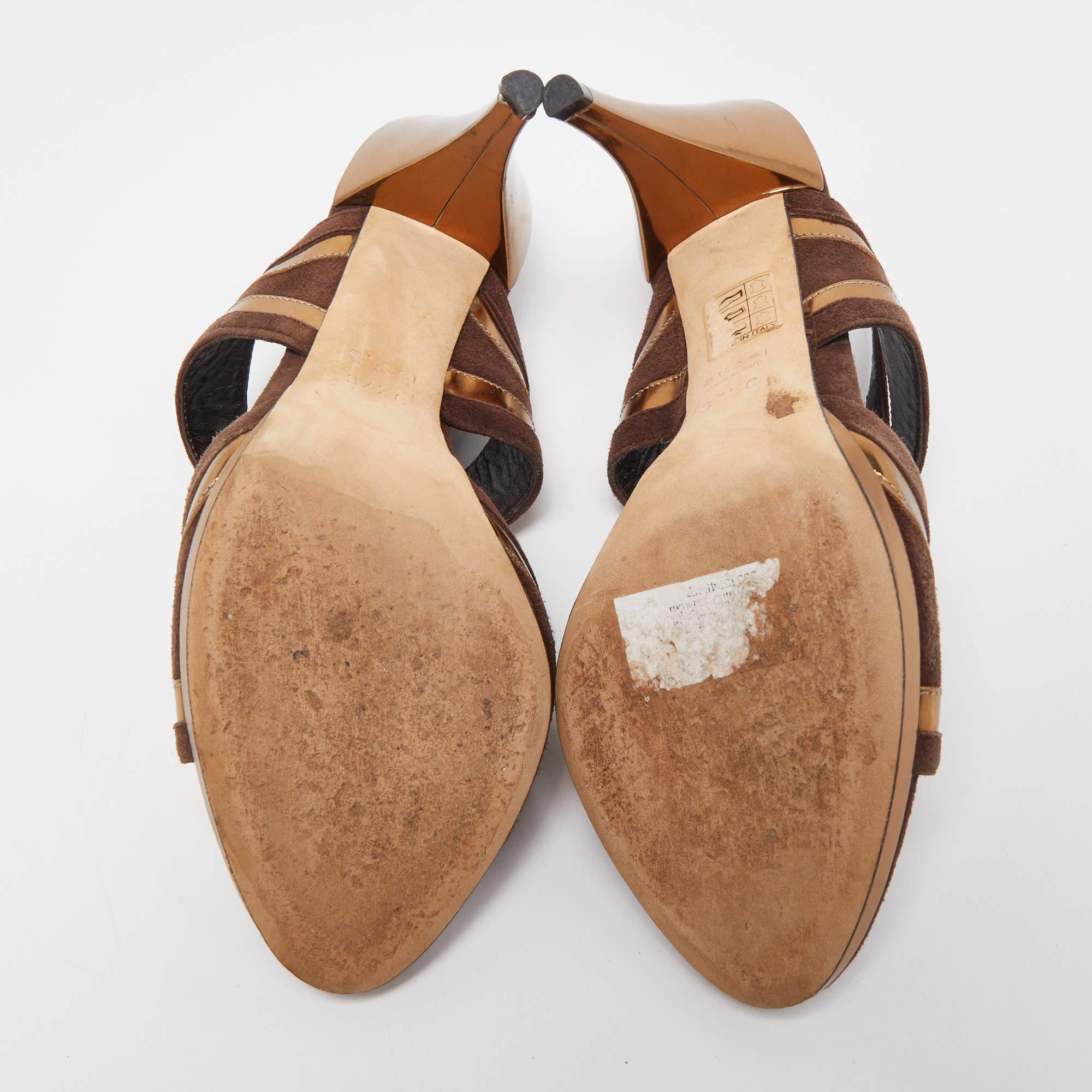 Gucci Sandales en cuir et daim marron/doré à nouer à la cheville Taille 37.5 en vente 1