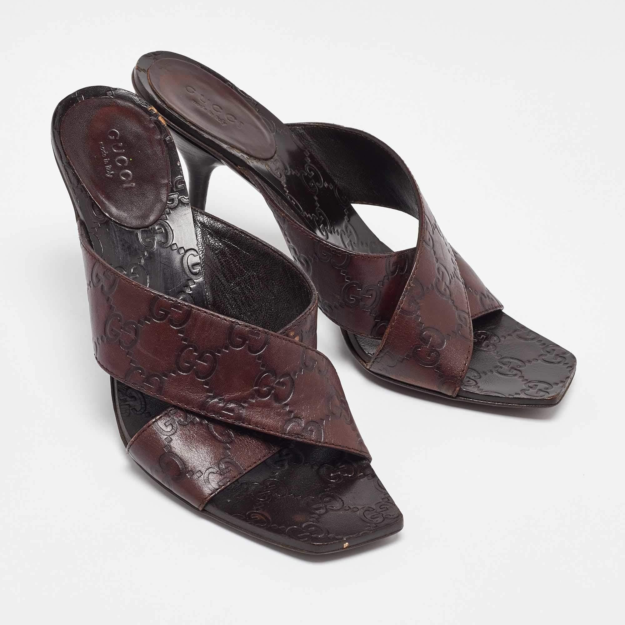 Gucci Brown Guccissima Leather Cross Strap Sandals Size 37.5 In Good Condition In Dubai, Al Qouz 2