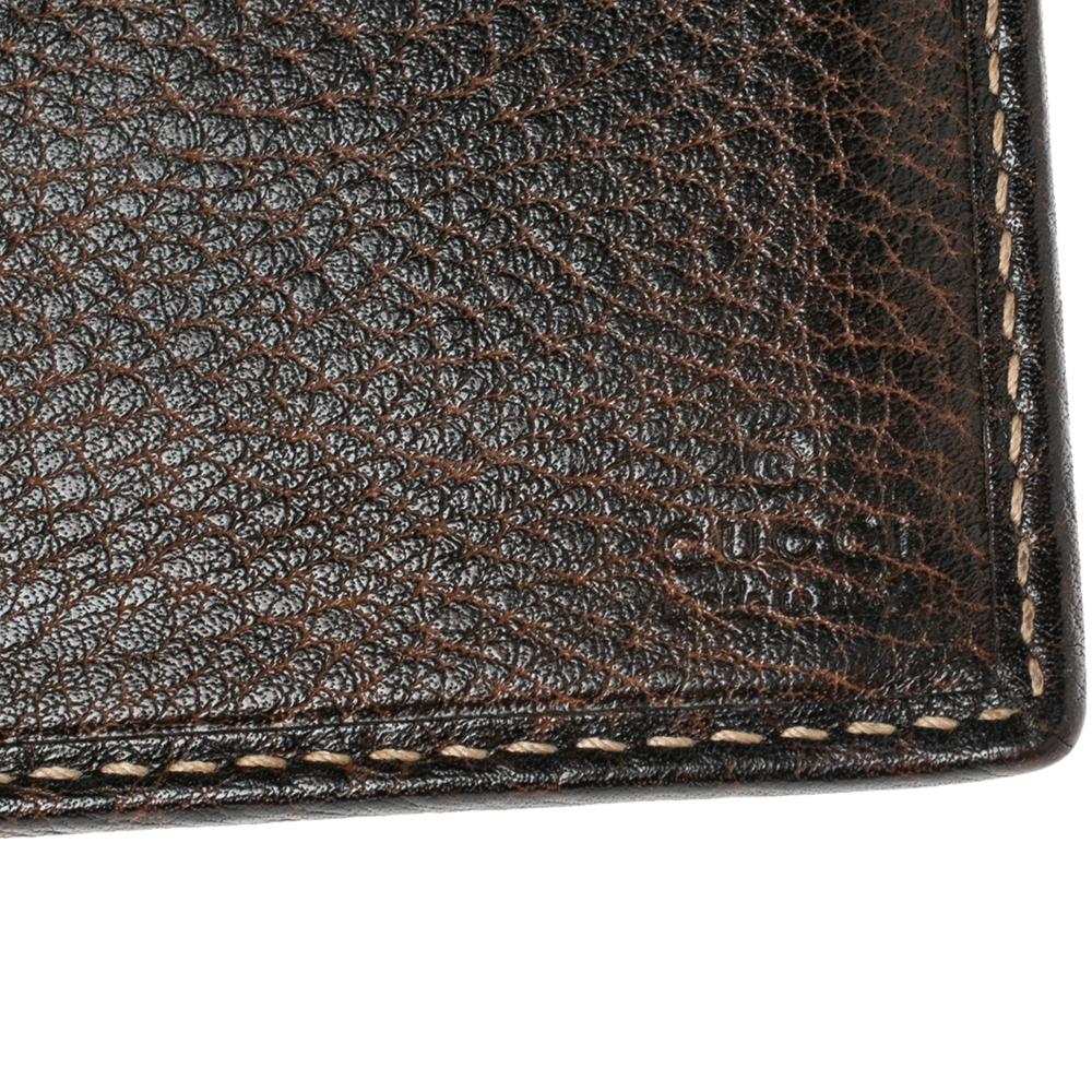 Displaying the signature Horsebit motif on the flap with brown Guccissima leather, this flap wallet denotes Gucci's mastery in making luxurious accessories. The flap opens up to numerous alternatives to store your currency, cards, and other items.

