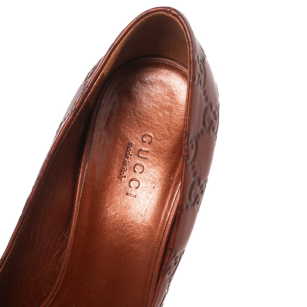 Gucci Brown Guccissima Leather Horsebit Peep Toe Platform Pumps Size 37.5 In Good Condition In Dubai, Al Qouz 2