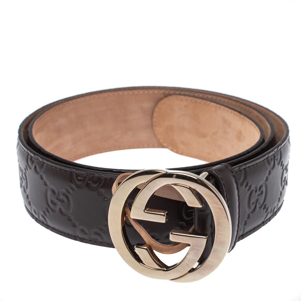 Crafted from leather in a classic brown color, this belt from the house of Gucci features classic Guccissima motif and is accentuated by a large interlocking G buckle in gold-tone hardware. This belt has precisely spaced holes for desired fittings.