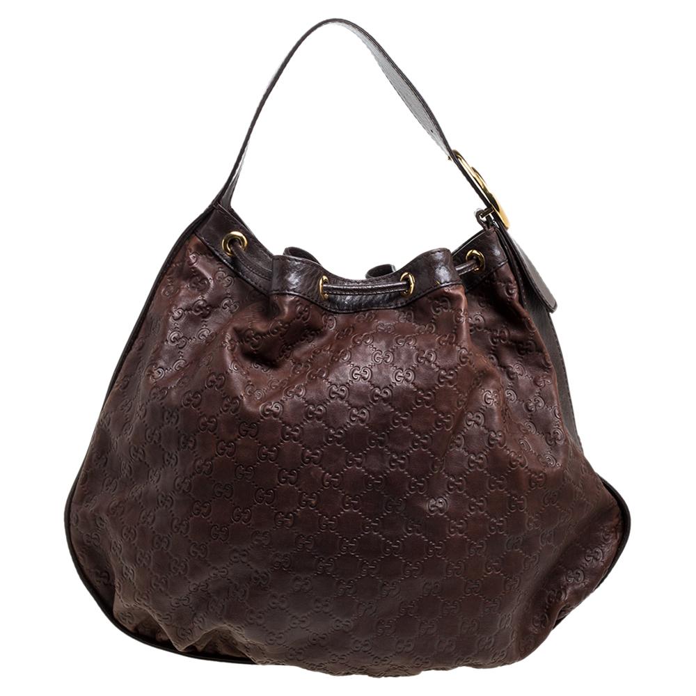 Make everyone nod in approval when you step out, swaying this Gucci hobo. It has been crafted in Italy from Guccissima leather and has a drawstring closure that leads to a spacious fabric interior. It is perfectly made whole by a single handle and