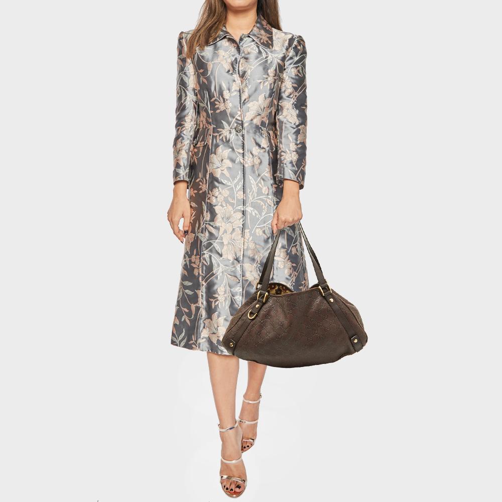 Stylish handbags never fail to make a fashionable impression. Make this designer hobo yours by pairing it with your sophisticated workwear as well as chic casual looks.