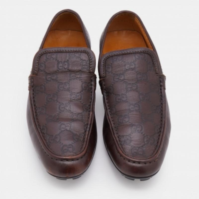 Ces mocassins durables ont été créés pour être portés et admirés. Quel style ils ont ! Elles sont signées Gucci et ont été conçues avec des surpiqûres fines, des semelles intérieures confortables et des semelles extérieures qui promettent une longue