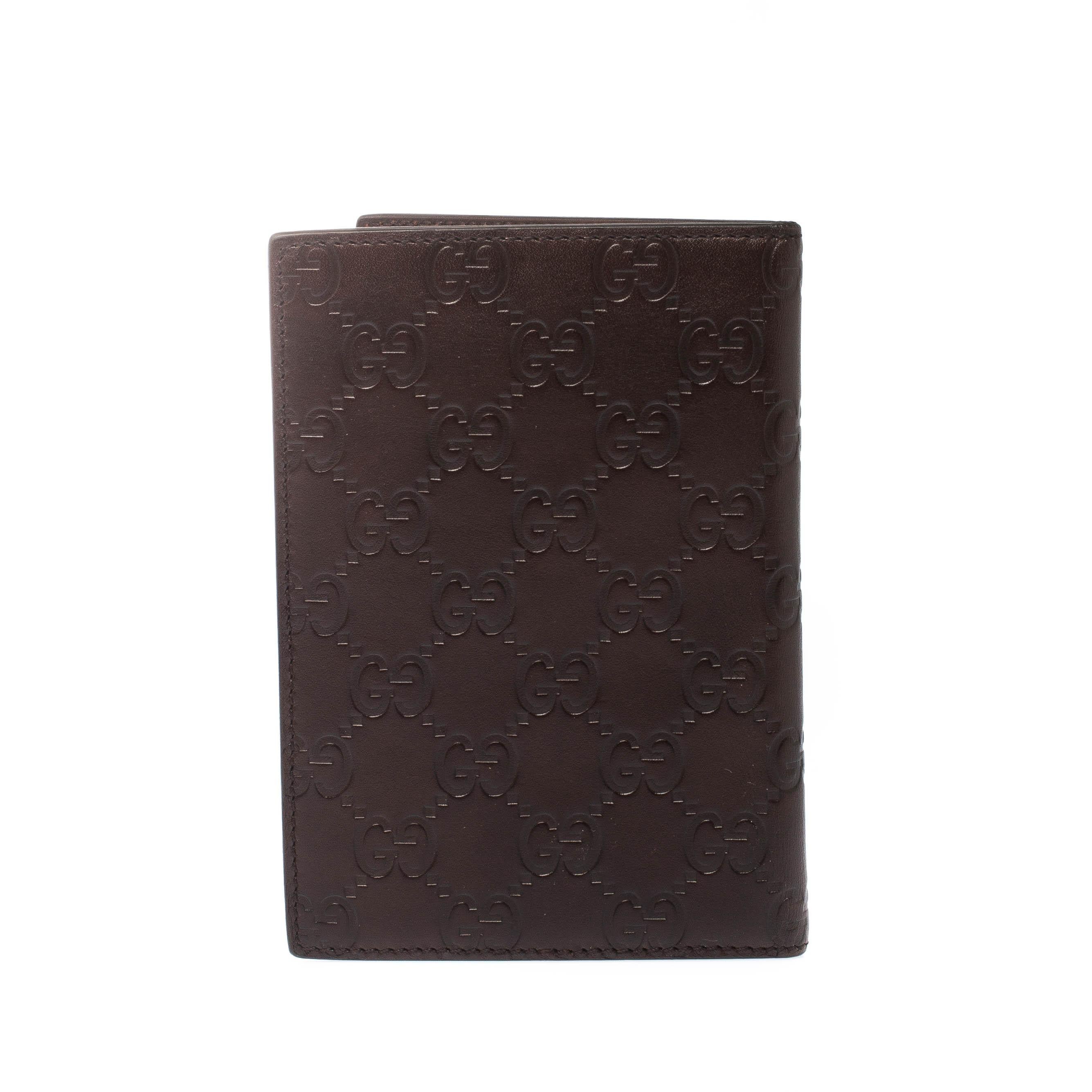 Crafted using brown Guccissima leather, this travel frame holder by Gucci has been styled as a bifold with interior slots that will dutifully hold your travel documents. This piece is handy and can easily be carried.

Includes: Original Box,