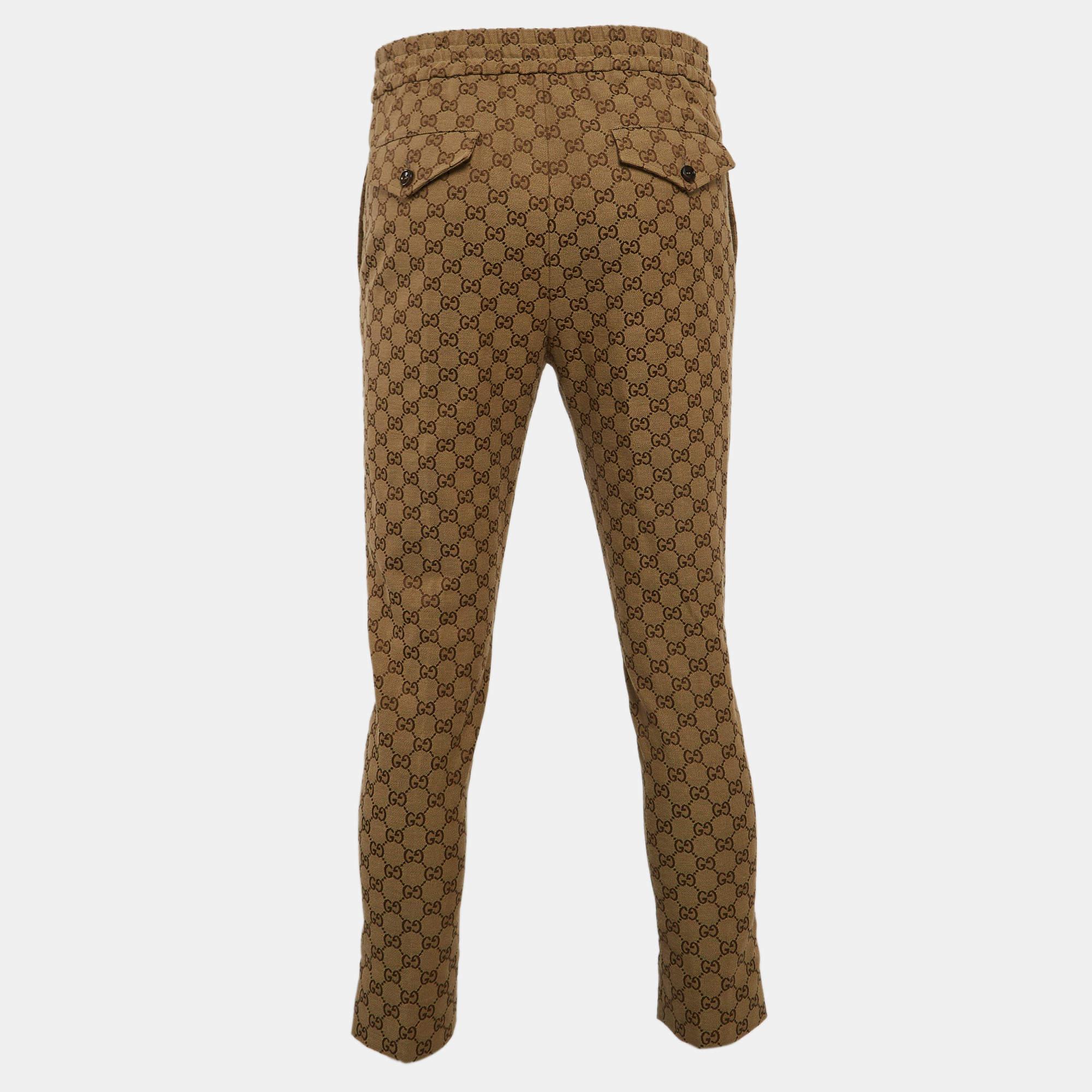Enhance your attire with this pair of Gucci trousers. Designed into a superb silhouette and fit, this pair of trousers will definitely make you look elegant.

