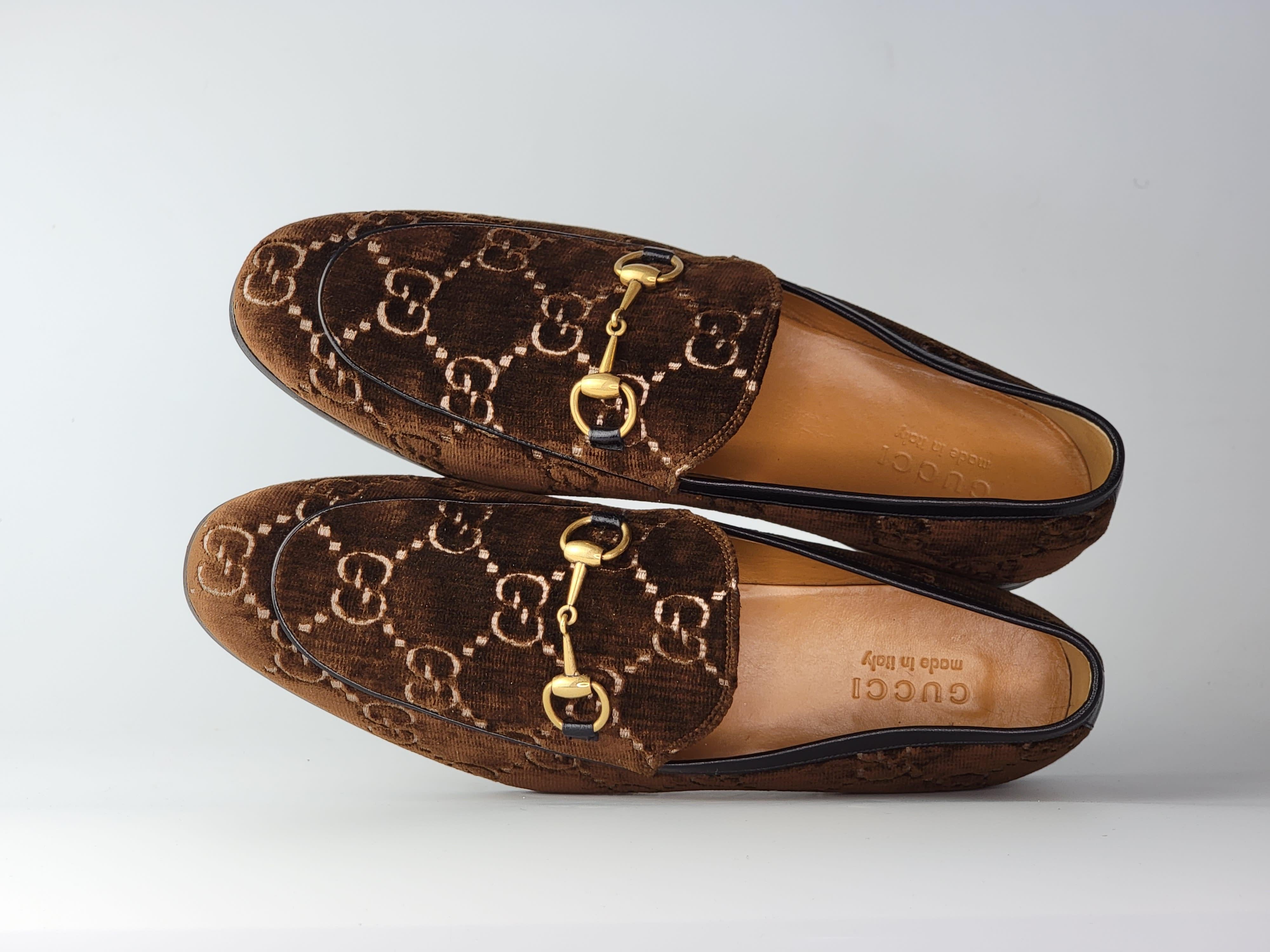 Gucci loafers in brown velvet featuring logo pattern embroidery in beige, an almond moc toe, gold tone horsebit hardware at vamp, tan leather lining and leather trim.

COLOR: Brown 
MATERIAL: Velvet with leather trim
ITEM CODE: 430088
SIZE: 43.5 EU