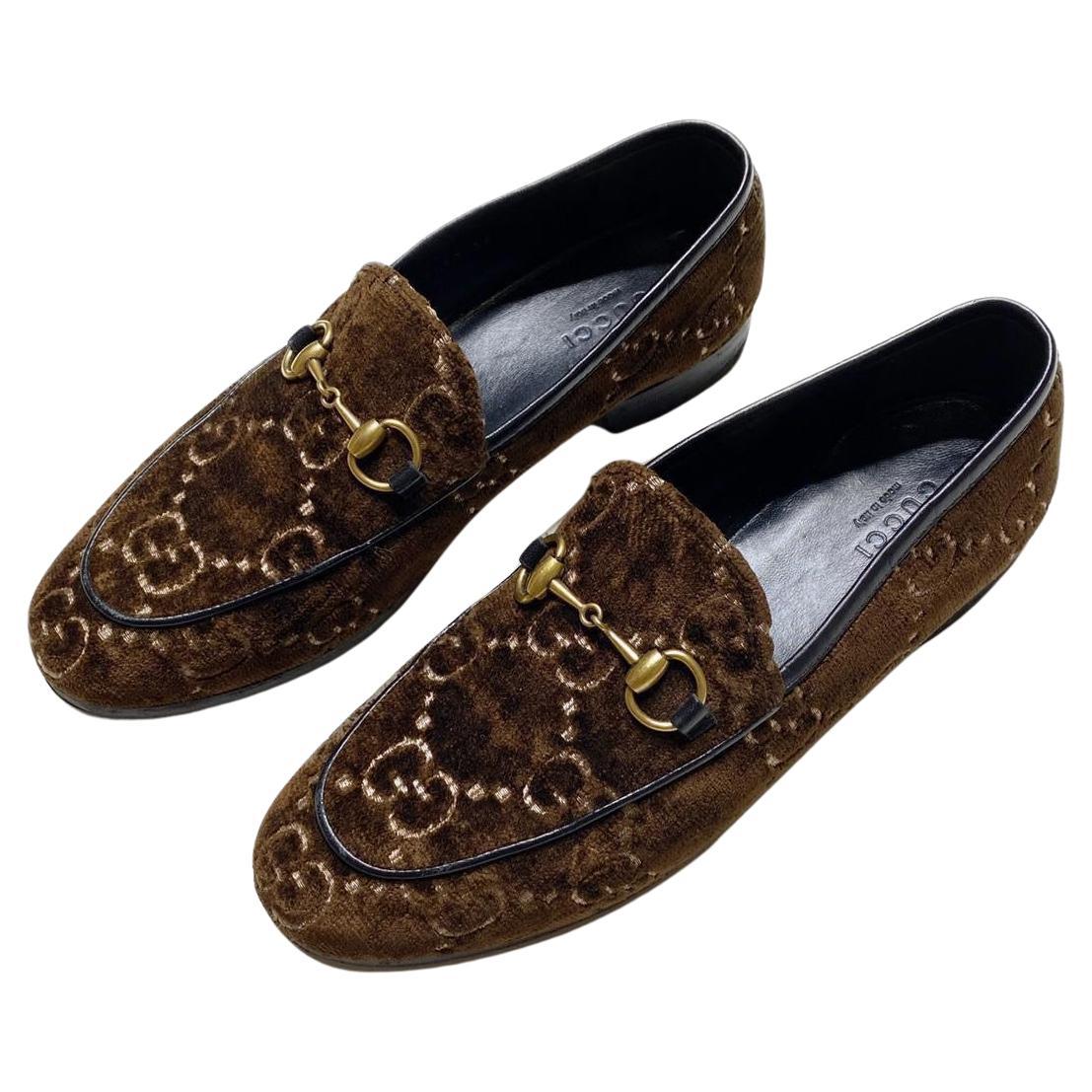 Gucci Brown Jordaan GG Samt Monogramm Loafers im Angebot