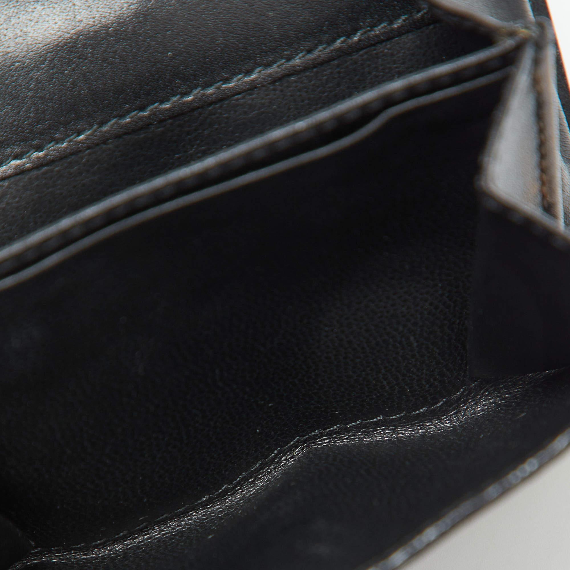 Gucci Brown Karung Leather Trifold Wallet In Fair Condition For Sale In Dubai, Al Qouz 2