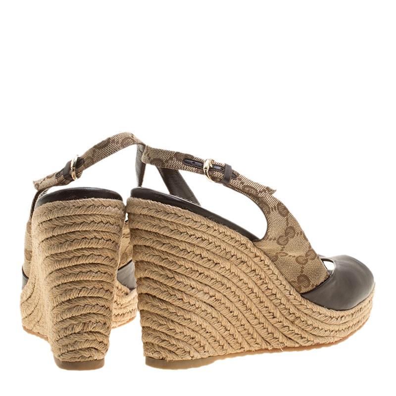 Gucci Brown Leather and GG Canvas Slingback Espadrille Wedge Sandals Size 41 In Good Condition In Dubai, Al Qouz 2