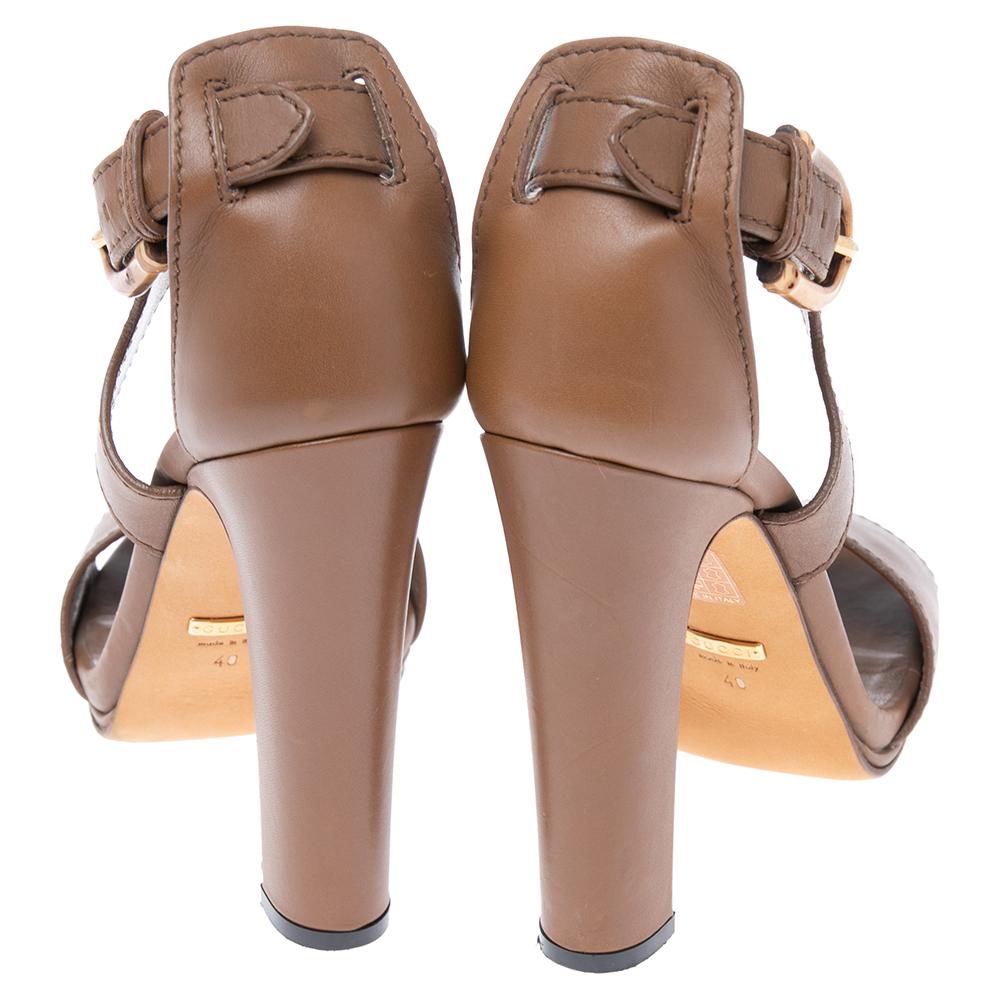 Gucci Brown Leather Bamboo Buckle Ankle-Strap Sandals Size 40 In Good Condition In Dubai, Al Qouz 2