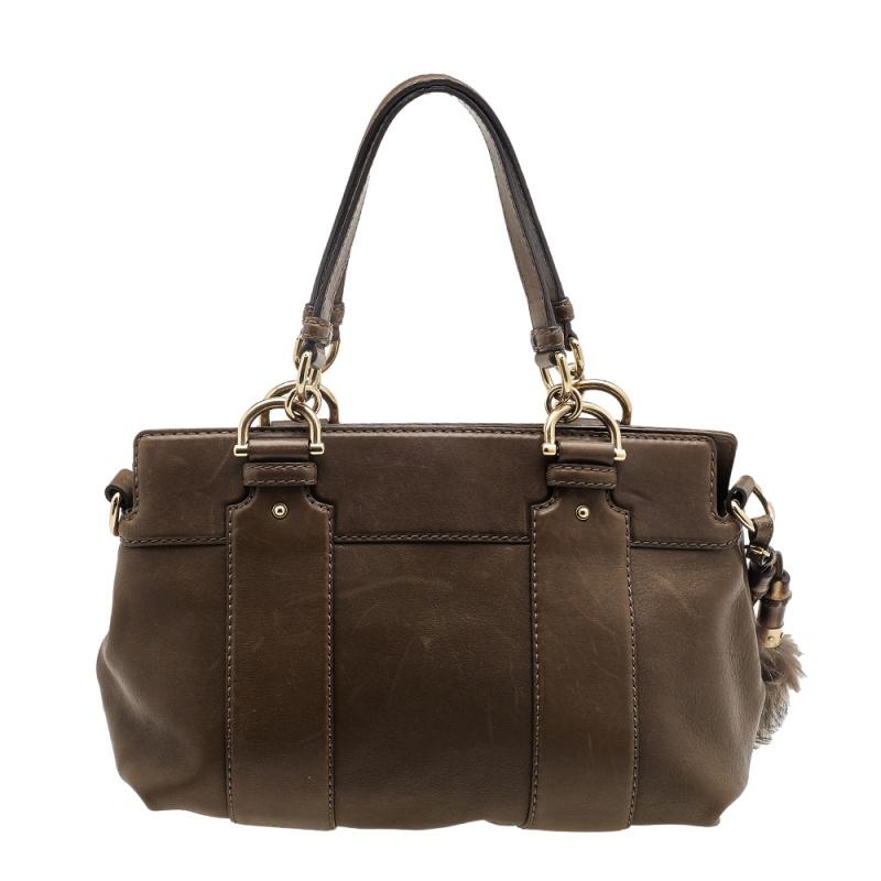 Gucci brings you the perfect satchel for daytime use. This bag is crafted from brown leather and has a lovely shape. It is complete with dual handles and a capacious interior to house your essential items.

Includes: Bag Charm