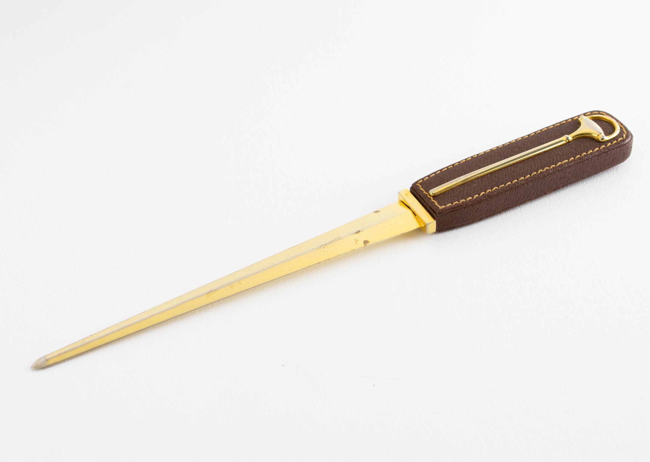 Gucci Brauner Leder-Brieföffner mit vergoldetem Pferdemotiv, um 1970 (Moderne) im Angebot