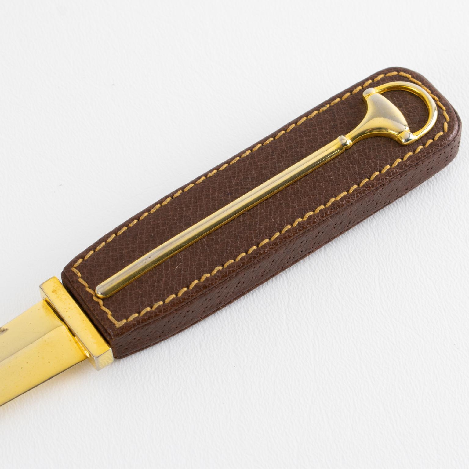 Gucci Brauner Leder-Brieföffner mit vergoldetem Pferdemotiv, um 1970 (Poliert) im Angebot