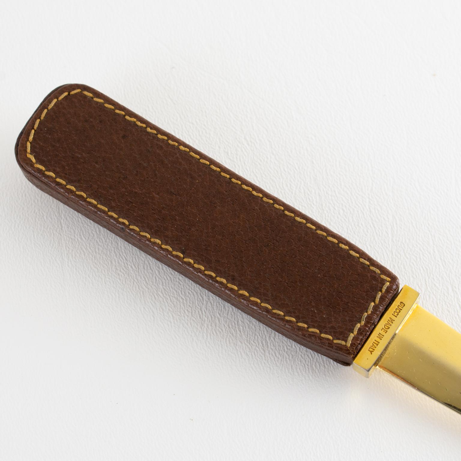 Gucci Brauner Leder-Brieföffner mit vergoldetem Pferdemotiv, um 1970 (Ende des 20. Jahrhunderts) im Angebot