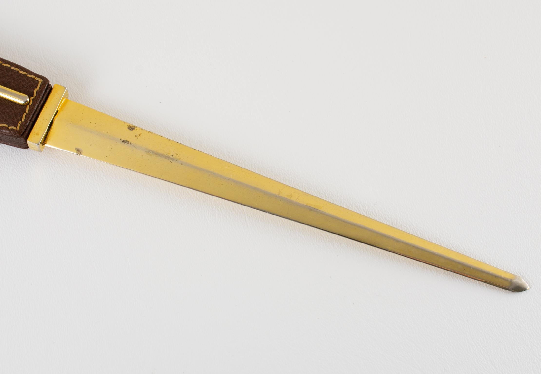 Gucci Brauner Leder-Brieföffner mit vergoldetem Pferdemotiv, um 1970 (Metall) im Angebot
