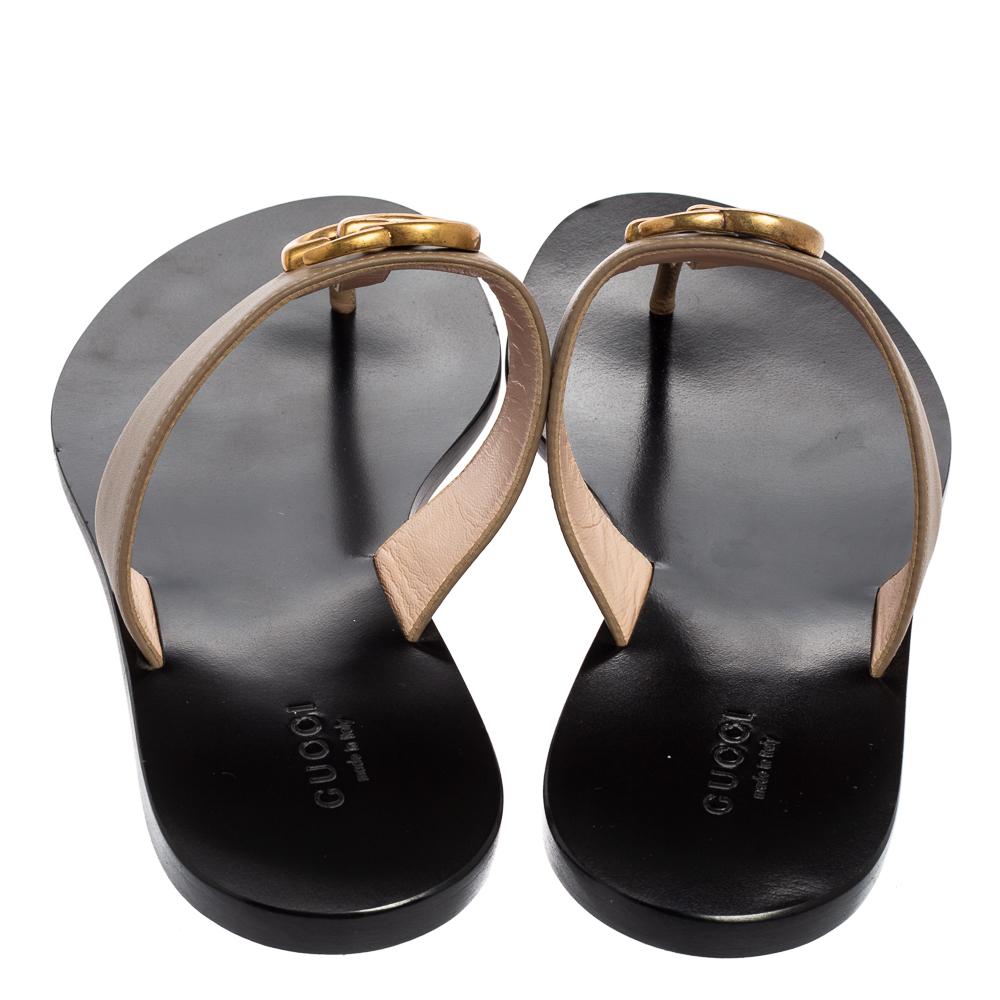 Gucci Brown Leather GG Marmont Thong Flats Size 38.5 In Good Condition In Dubai, Al Qouz 2