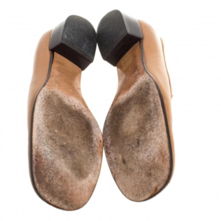 Gucci Brown Leather Gold-Tone Logo Plate Block Heel Loafer Pumps Size 37.5 In Fair Condition For Sale In Dubai, Al Qouz 2