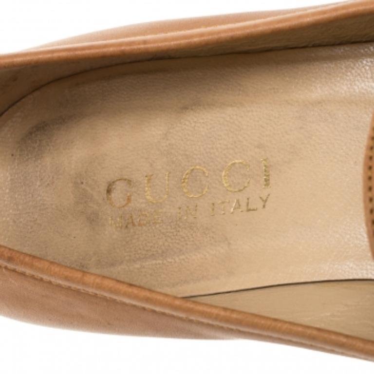 Gucci Brown Leather Gold-Tone Logo Plate Block Heel Loafer Pumps Size 37.5 For Sale 1
