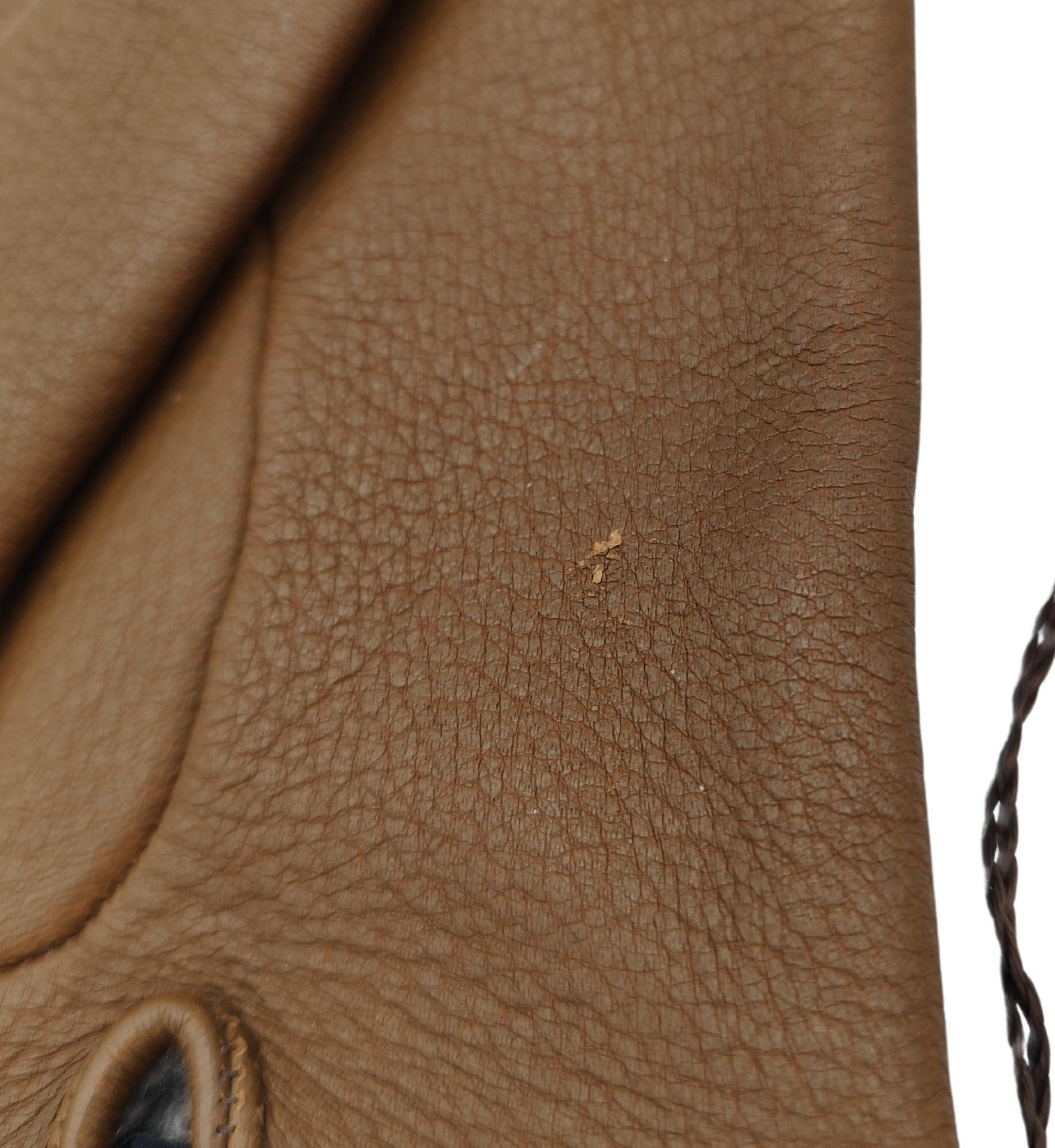 Gucci brown leather golden metal logo buckle gloves For Sale 2
