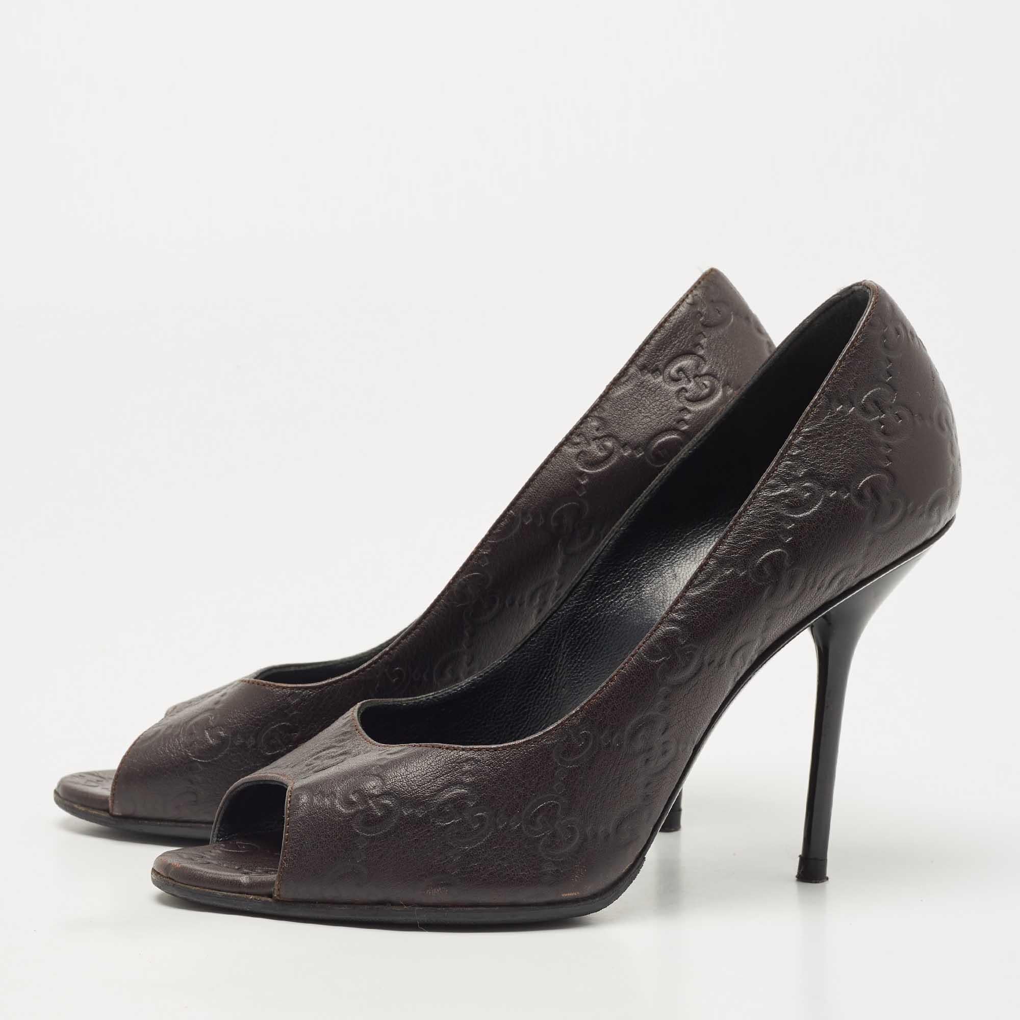 Look chic and make an elegant style statement in this pair of Guccissima leather pumps. These elegant Gucci pumps are your favorite go-to option for any special occasion. The plush design of these classic black pumps, including peep toes and high