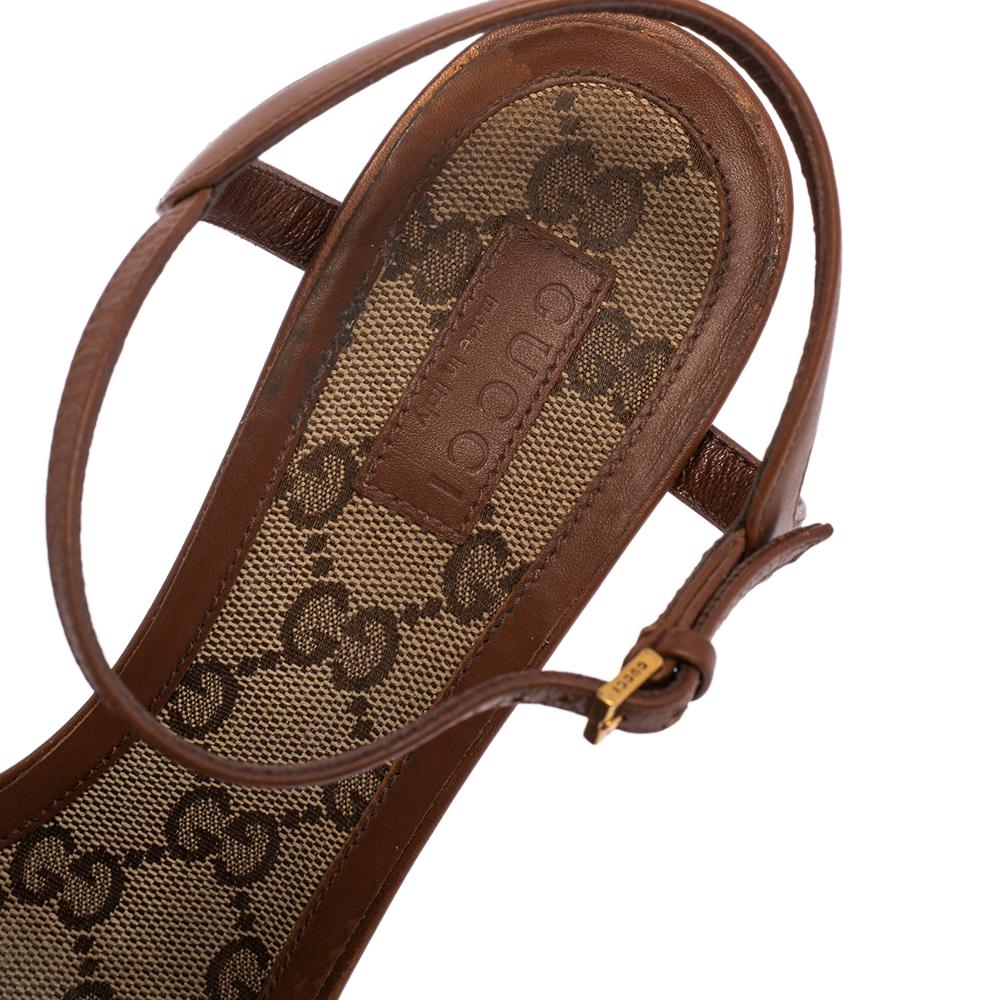 Gucci Braun Leder Horsebit Ankle Strap Open Toe Block Heel Sandalen Größe 38::5 im Zustand „Gut“ in Dubai, Al Qouz 2