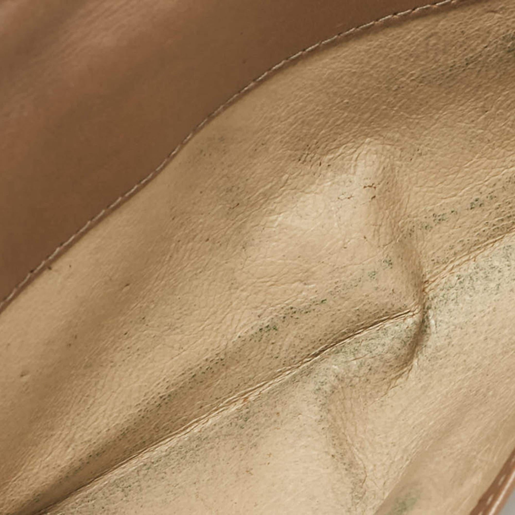 Gucci Brown Leather Horsebit Continental Wallet In Good Condition In Dubai, Al Qouz 2