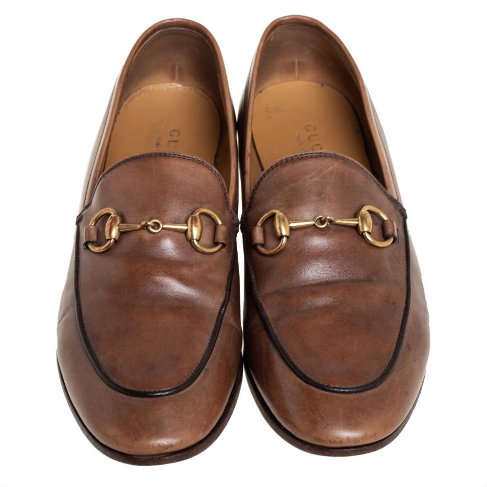 Crafted from brown leather, these loafers from Gucci simply stand out! They feature a round-toe silhouette with the iconic Horsebit accents detailed on the vamps. They are complete with comfortable leather-lined insoles.

