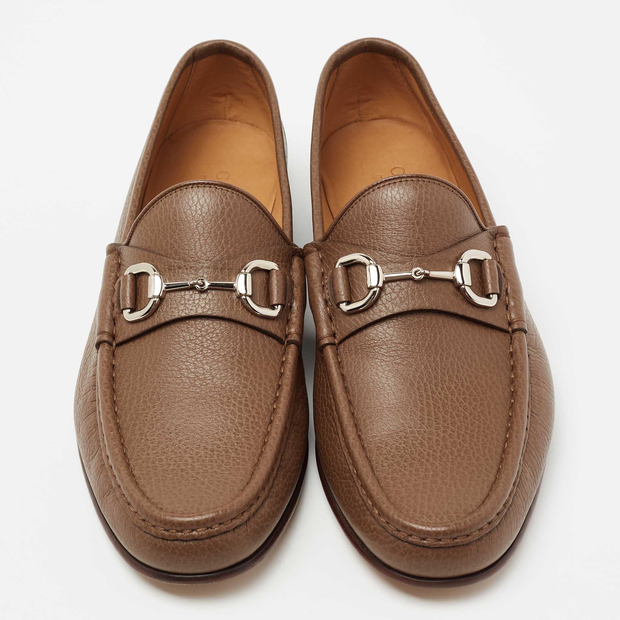 A pair of loafers are a timeless wardrobe essential, and this pair from Gucci is instant love. Made in brown leather, these sleek loafers are accented with silver-tone Horsebit details on the uppers, a signature of the label. They are complete with