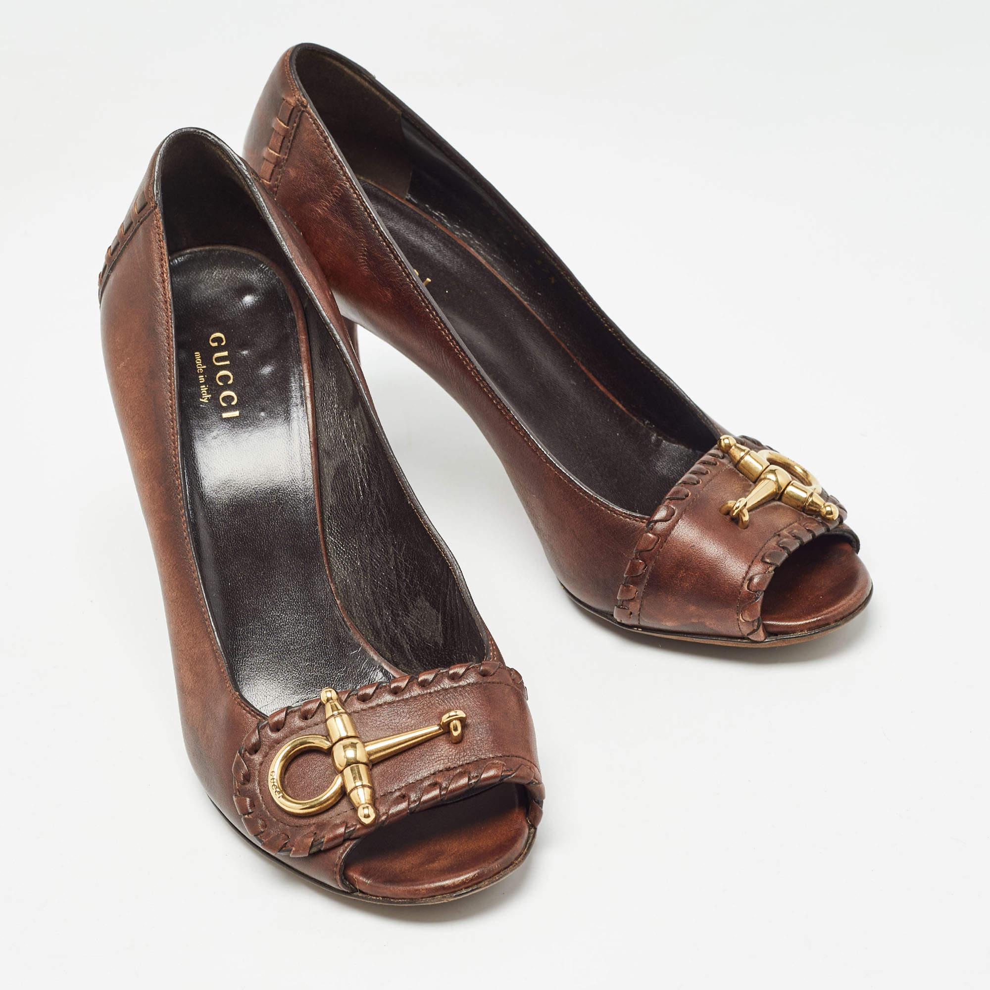 Gucci Escarpins à bout ouvert en cuir Brown Taille 37.5 Bon état - En vente à Dubai, Al Qouz 2