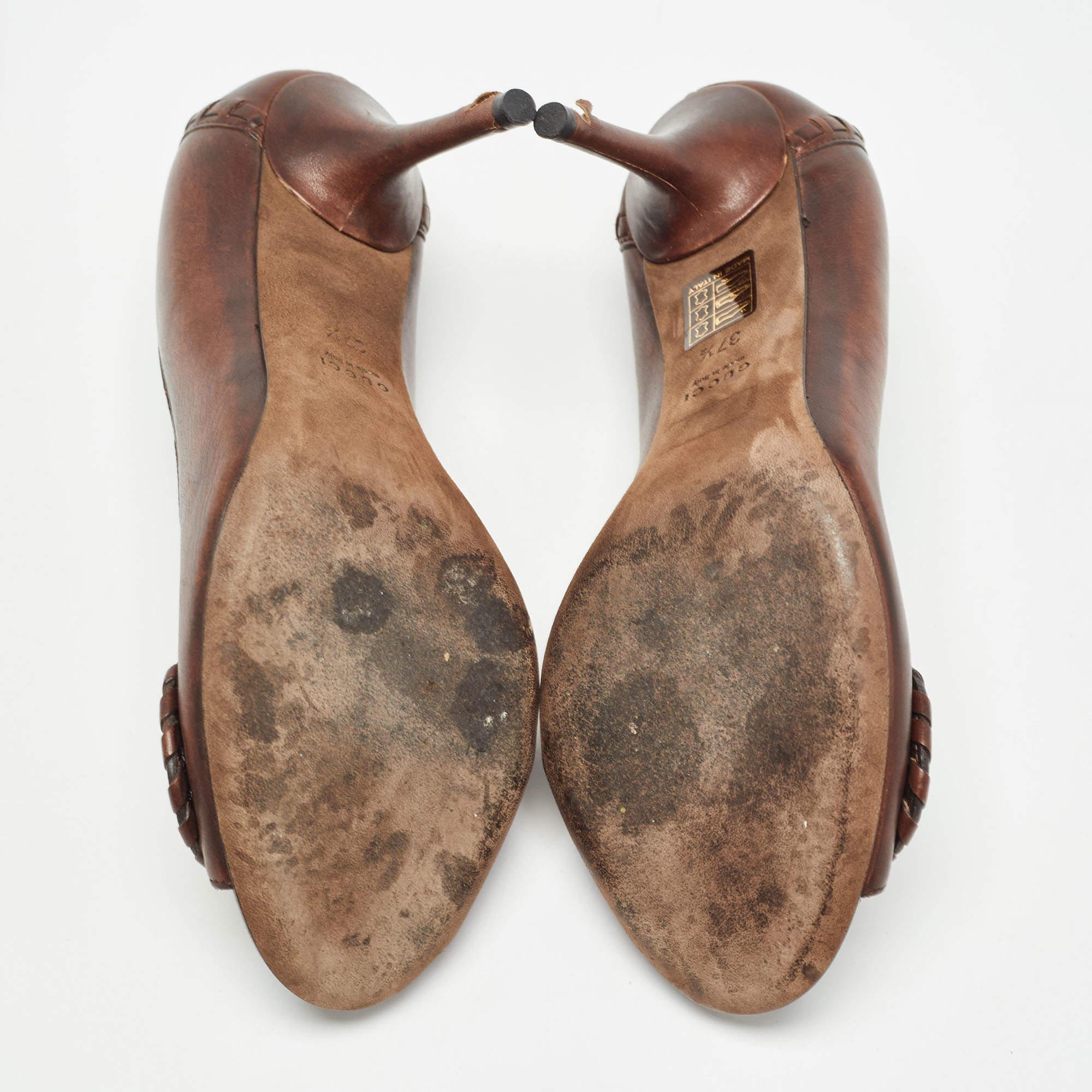 Gucci Escarpins à bout ouvert en cuir Brown Taille 37.5 en vente 1