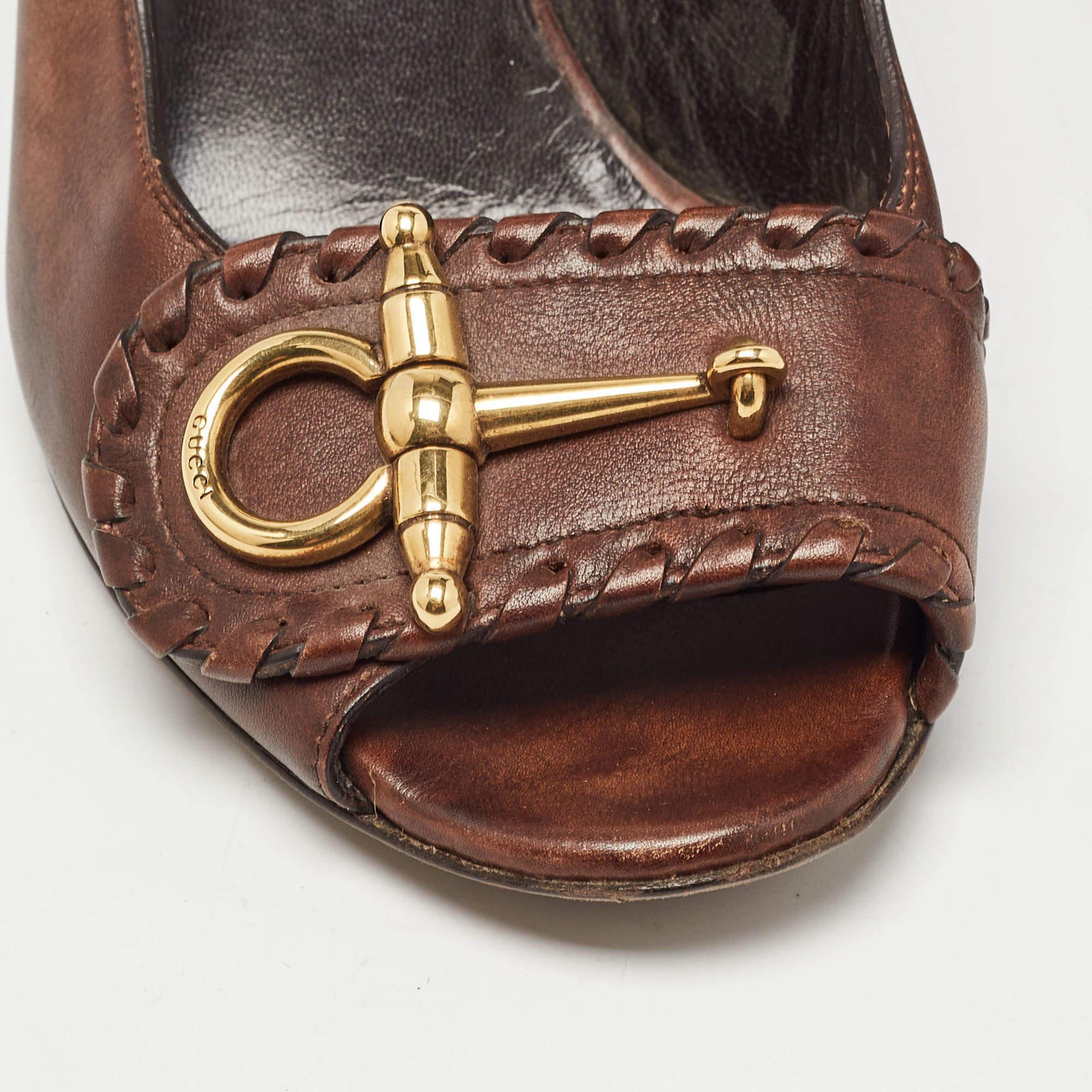 Gucci Escarpins à bout ouvert en cuir Brown Taille 37.5 en vente 2