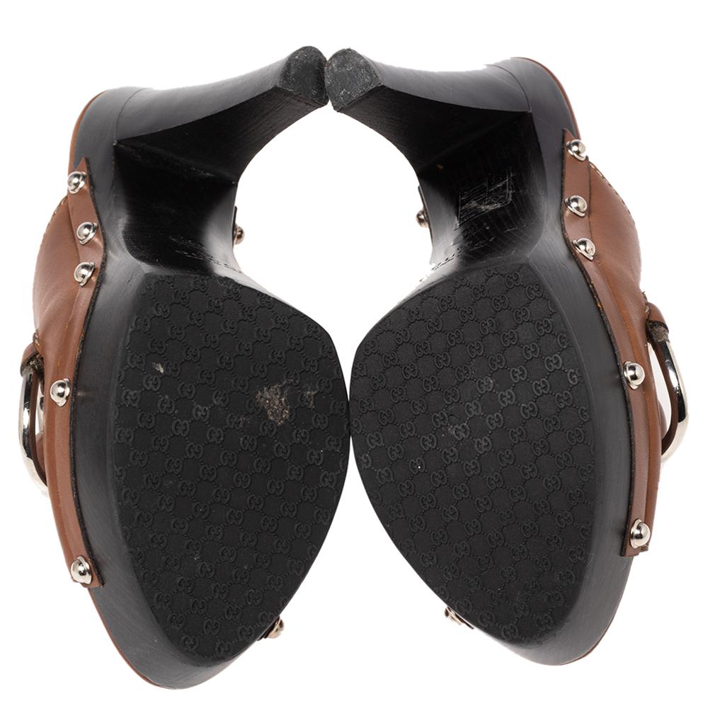 Gucci Brown Leather Horsebit Peep Toe Clog Slide Sandals Size 36.5 In Good Condition In Dubai, Al Qouz 2