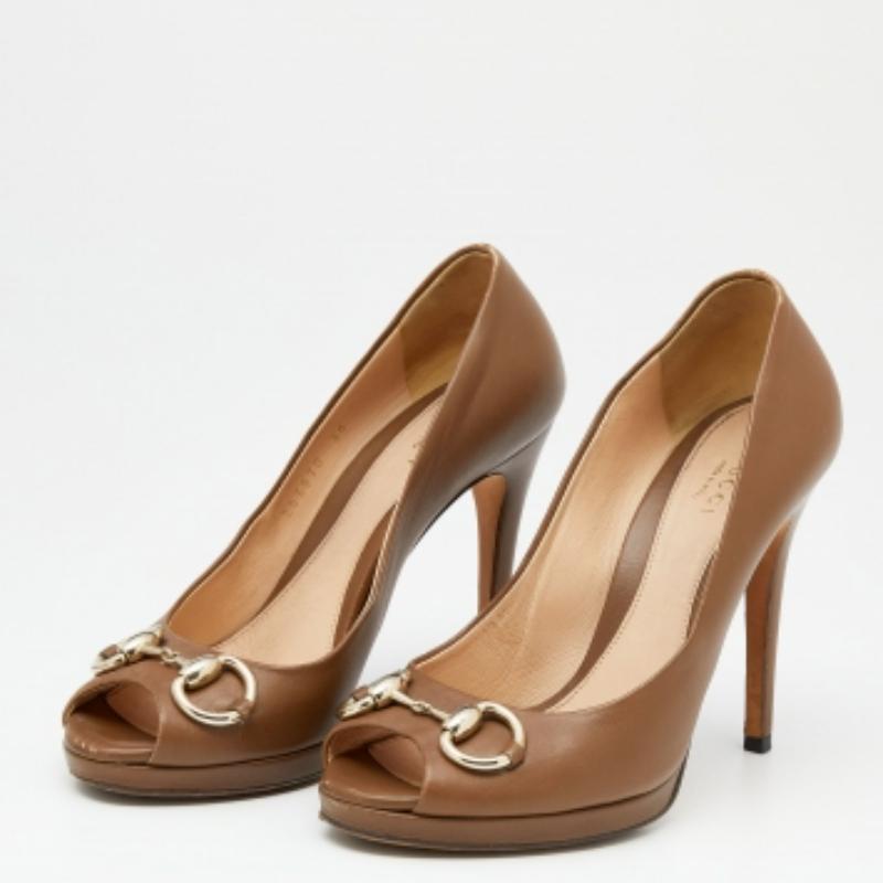Gucci Brown Leather Horsebit Peep Toe Pumps Size 36 Pour femmes en vente