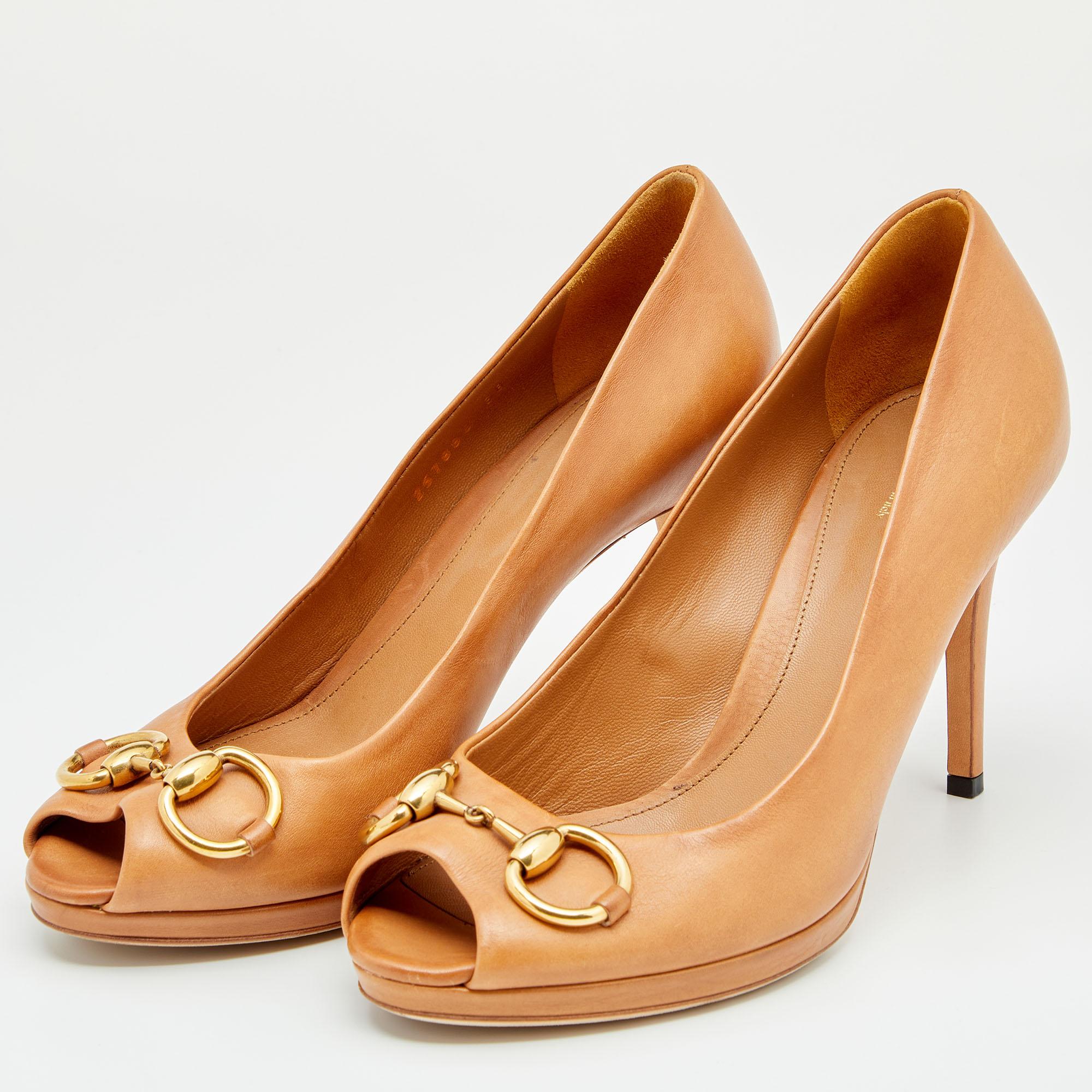 Gucci's timeless aesthetic and stellar craftsmanship in shoemaking is evident in these stunning pumps. Crafted from leather in a brown shade, they are topped with the signature Horsebit accent and mounted on tall heels for the right amount of