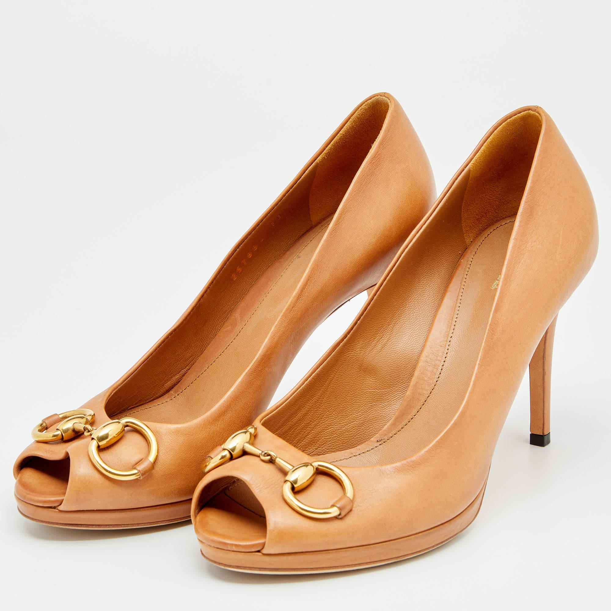 Gucci's timeless aesthetic and stellar craftsmanship in shoemaking is evident in these stunning pumps. Crafted from leather in a brown shade, they are topped with the signature Horsebit accent and mounted on tall heels for the right amount of
