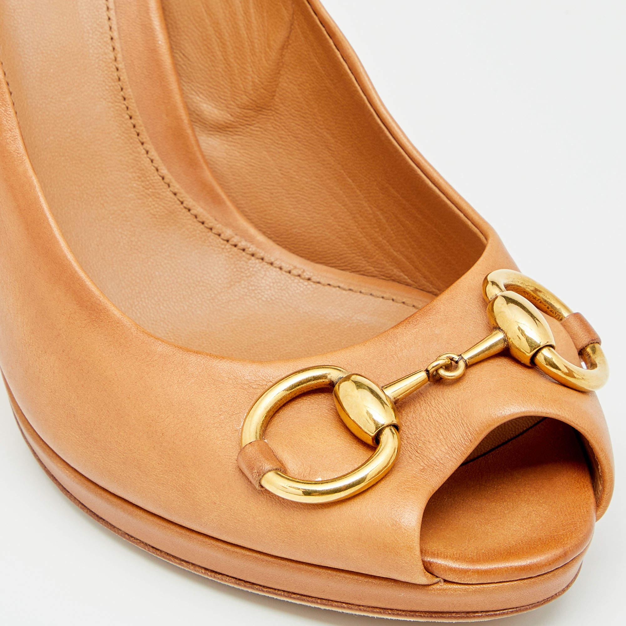 Gucci Brown Leather Horsebit Peep Toe Pumps Size 38 Bon état - En vente à Dubai, Al Qouz 2