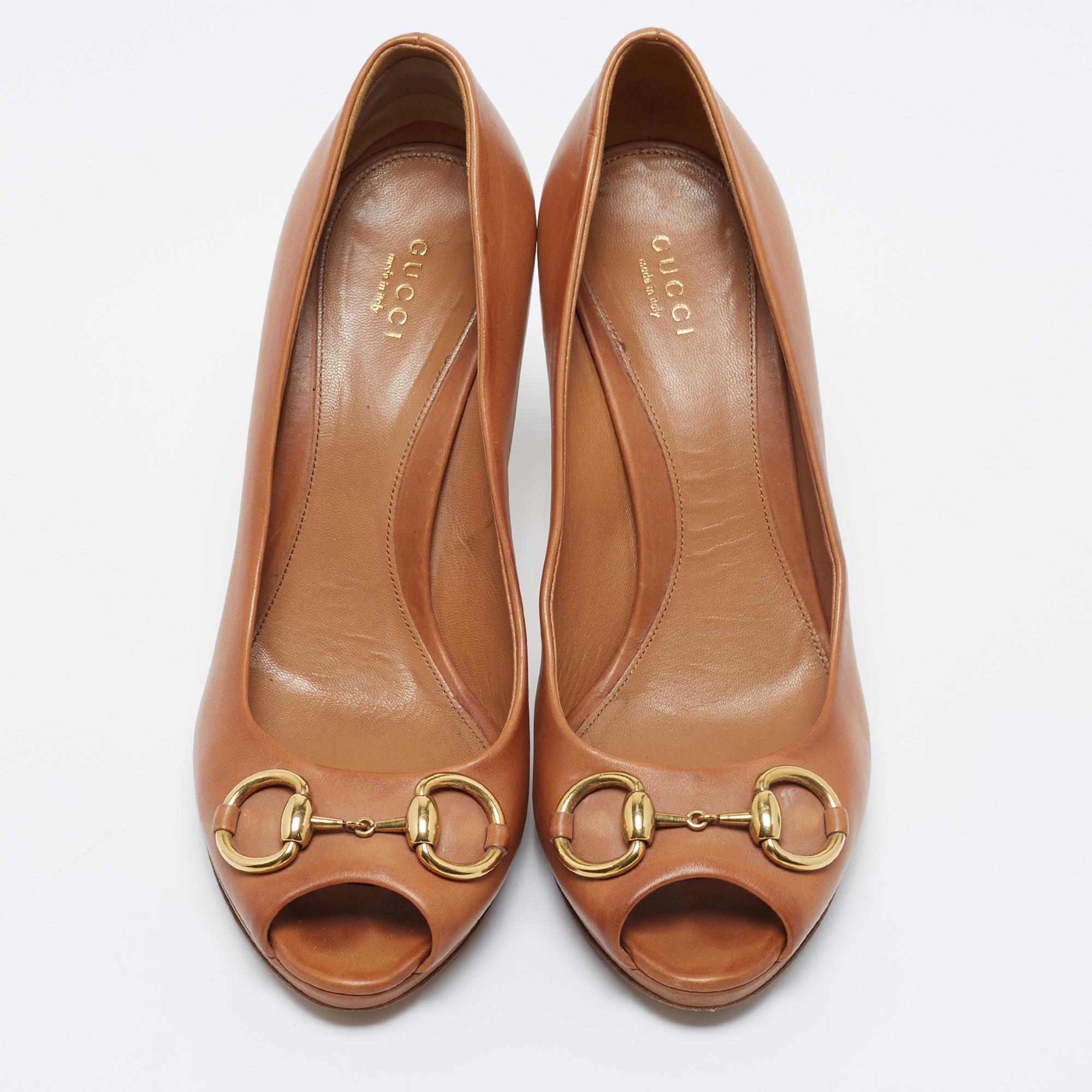 Gucci's timeless aesthetic and stellar craftsmanship in shoemaking is evident in these stunning pumps. Crafted from leather in a brown shade, they are topped with the signature Horsebit accent and mounted on tall heels for the right amount of