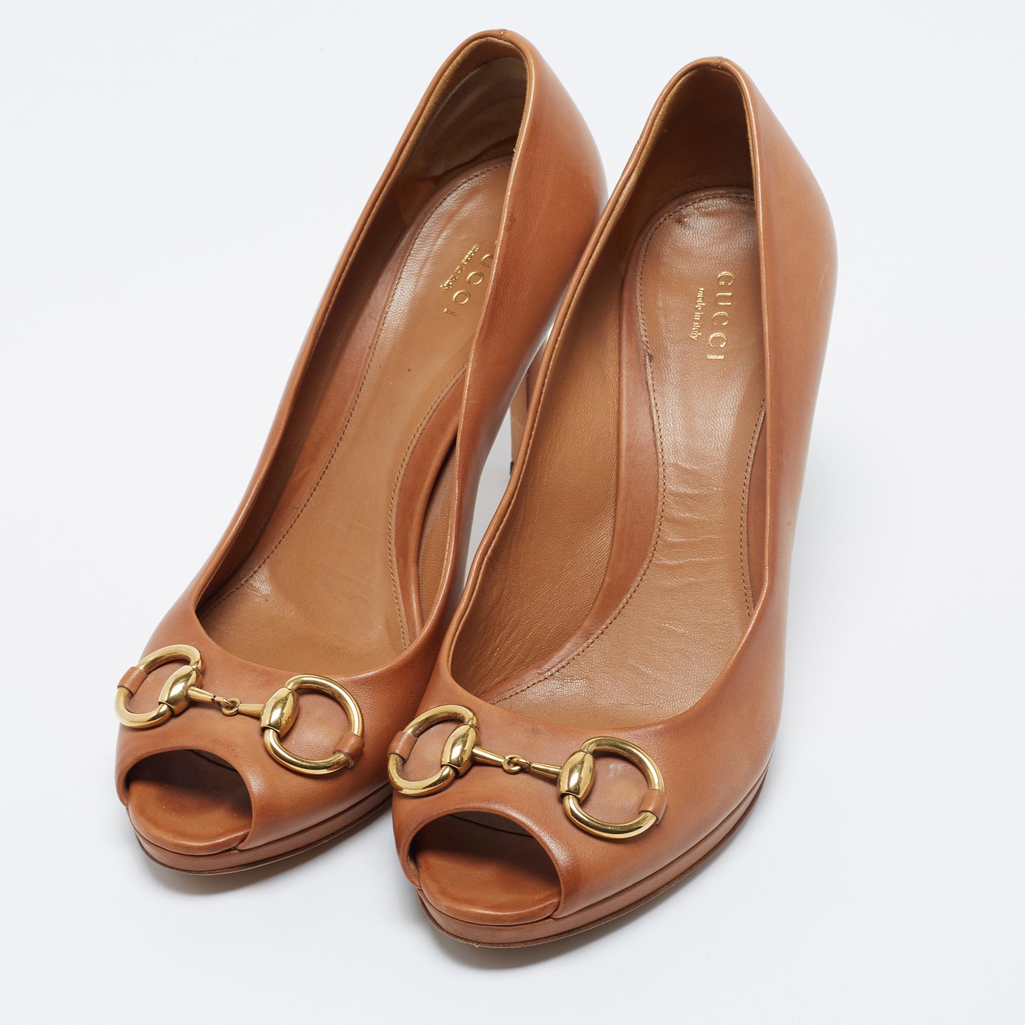 Gucci Brown Leather Horsebit Peep Toe Pumps Size 39.5 In Good Condition In Dubai, Al Qouz 2